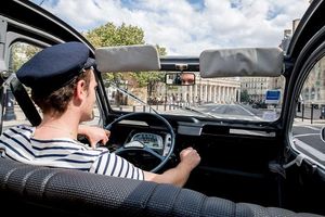 Visite de Bordeaux en Citroën 2CV et dégustation de vins