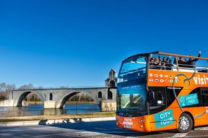 Un tour complet d’Avignon en bus « hop on/hop off » à double étage