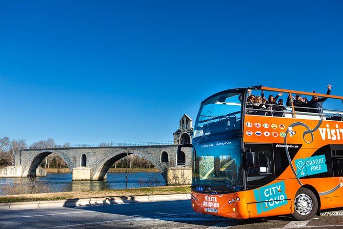 Un tour complet d’Avignon en bus « hop on/hop off » à double étage