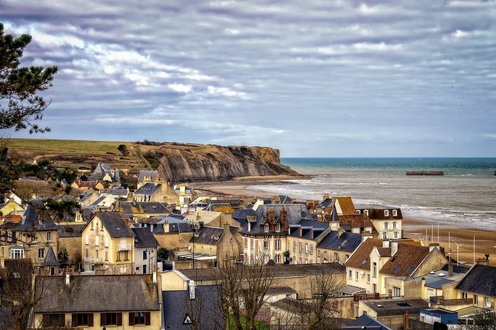 Vue générale de la ville d'Arromanches