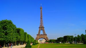 Combien faut-il de pots de peinture pour peindre la tour Eiffel ?