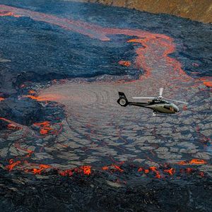 Vol en hélicoptère au-dessus du volcan Reykjanes en Islande
