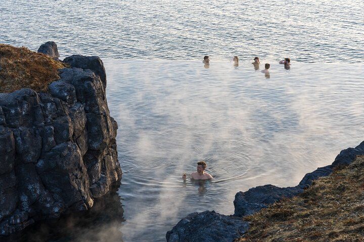 Sky Lagoon avec spa rituel Skjól et transferts depuis Reykjavik