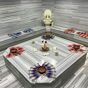 Bain turc traditionnel dans un hammam à Istanbul