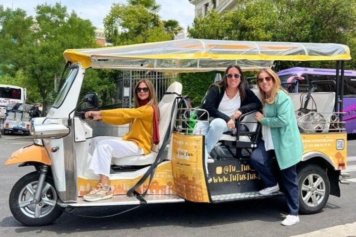 Visite de Madrid en tuk-tuk avec guide francophone