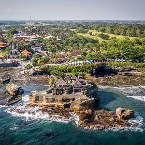 Excursion au temple de Tanah Lot avec guide francophone