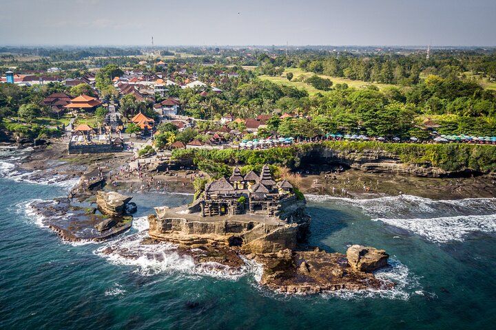Excursion au temple de Tanah Lot avec guide francophone