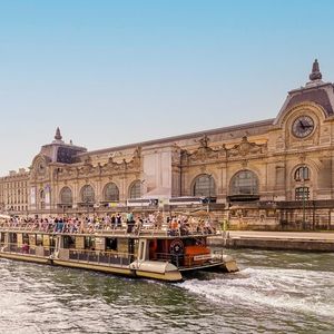Croisière touristique sur la Seine avec les Bateaux Parisiens