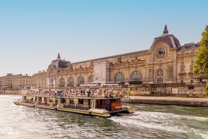 Croisière touristique sur la Seine avec les Bateaux Parisiens