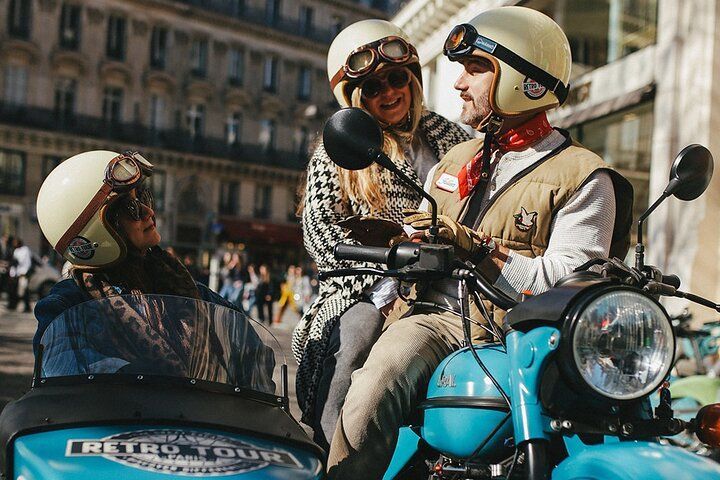Visite guidée de Paris à bord d’un side-car vintage