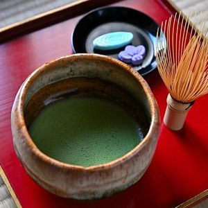 Cérémonie du thé dans un salon de thé japonais authentique à Kyoto