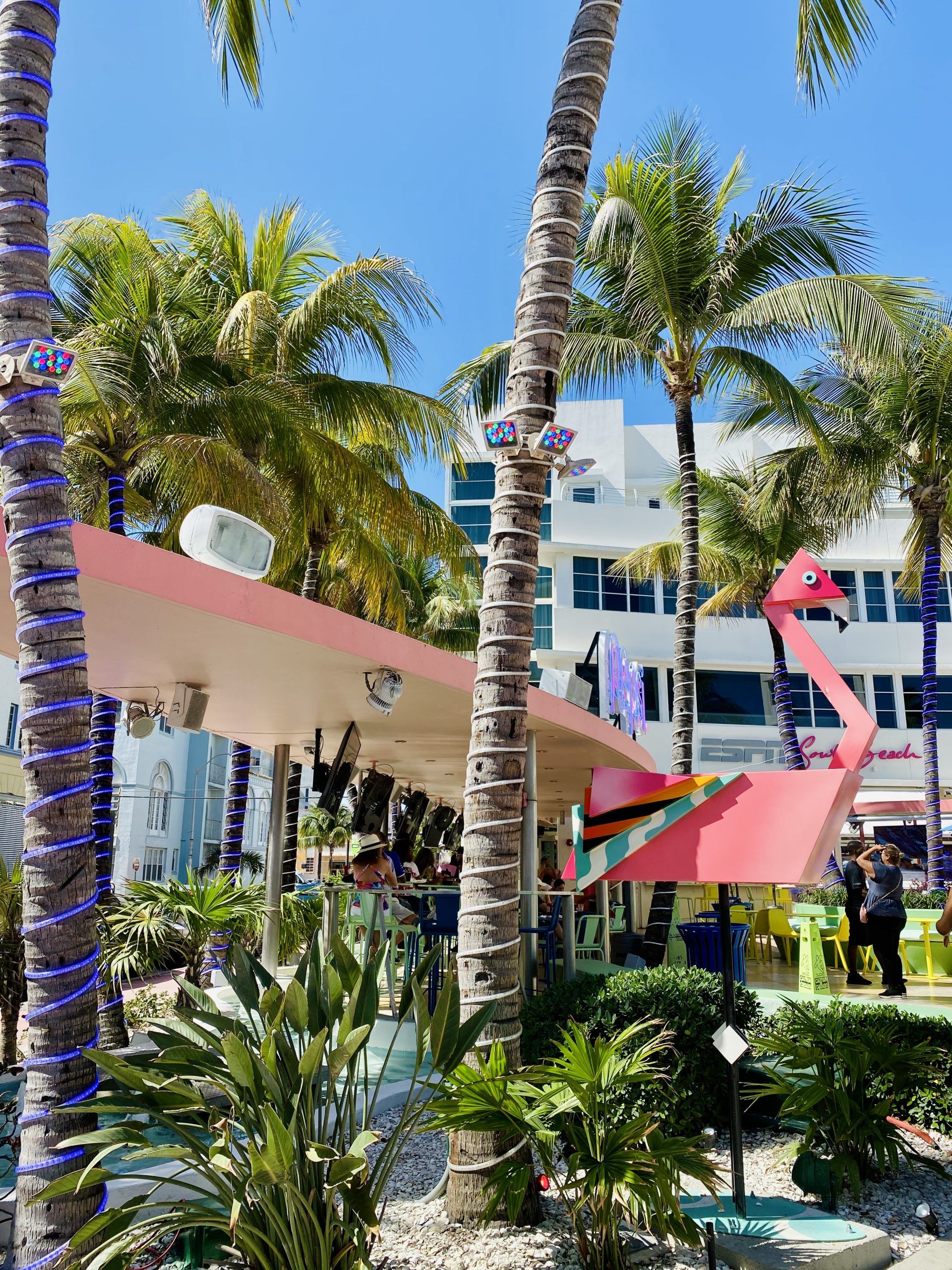 Façade Art déco du Clevelander Hotel sur Ocean Drive à Miami Beach