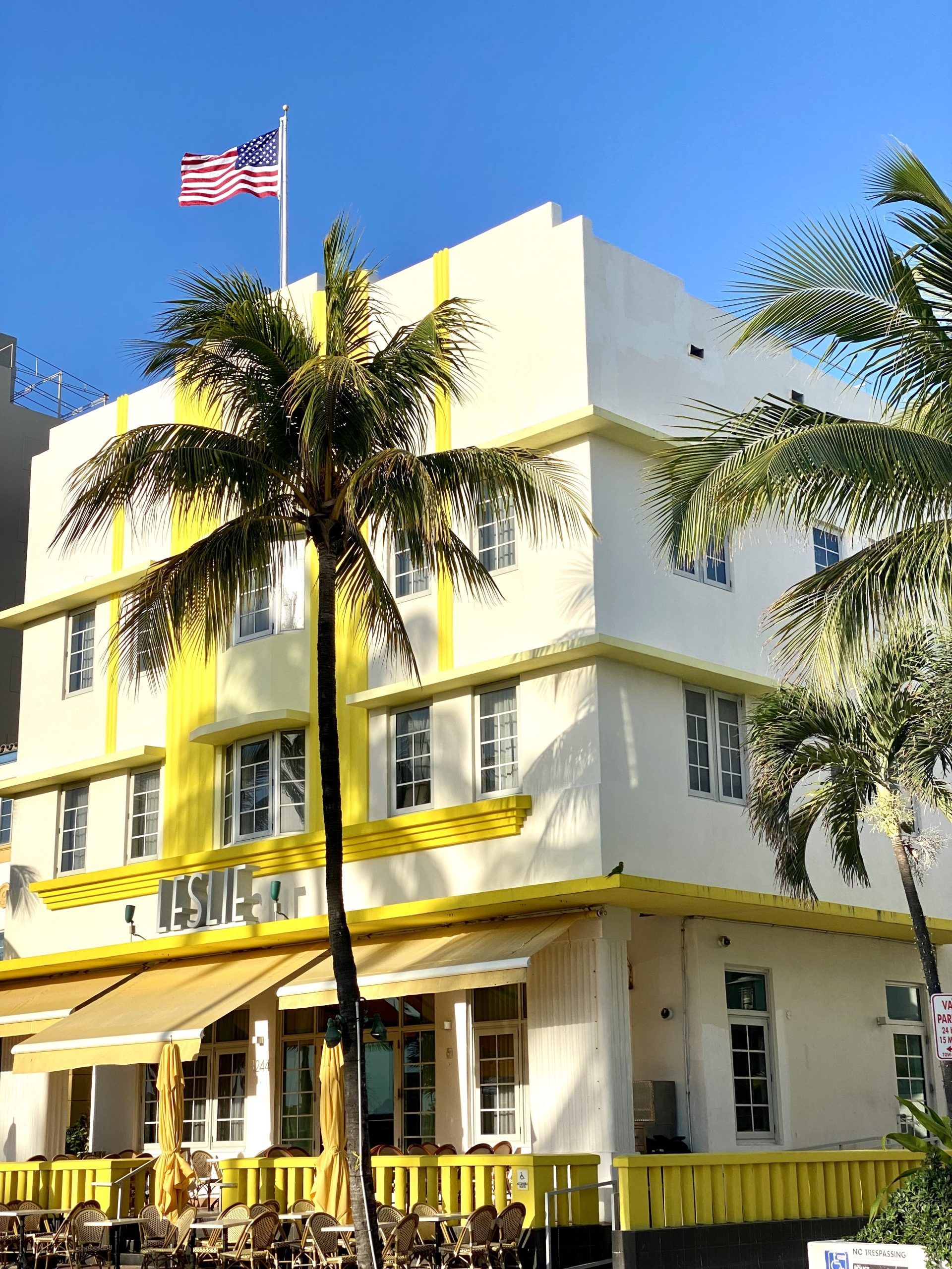 Façade Art déco de l'Hotel Leslie sur Ocean Drive à Miami Beach
