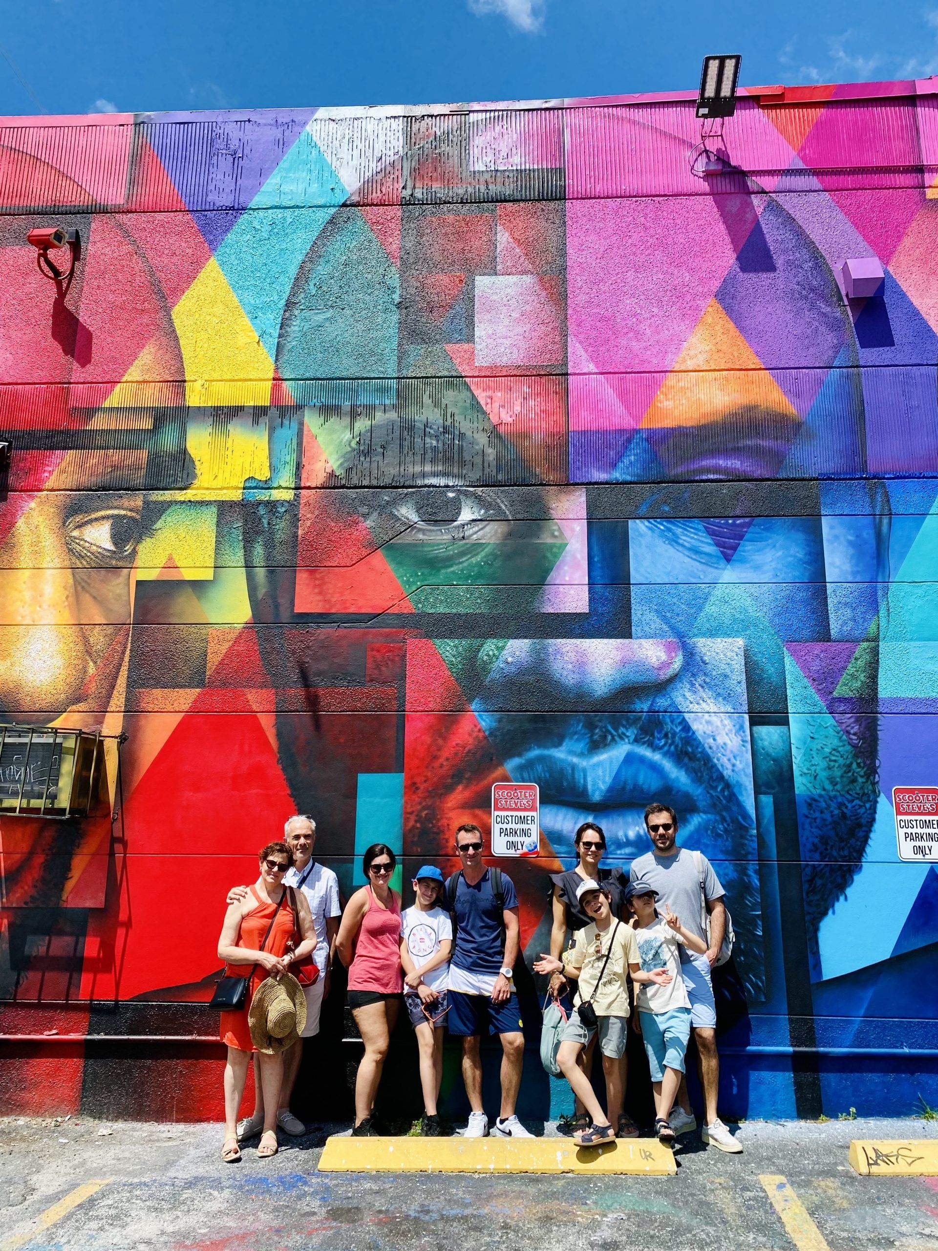 Fresque street art colorée dans le quartier de Wynwood à Miami
